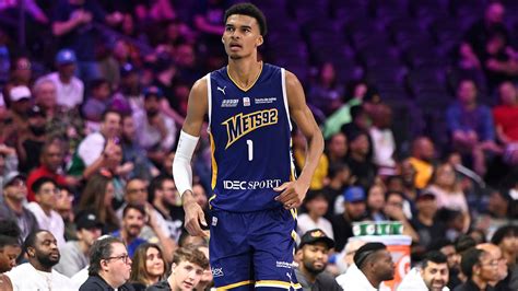 Top prospect Victor Wembanyama shows off repertoire in high-profile ...