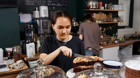 Minimum wage to rise again from April to £12.71 for over-21s - BBC News