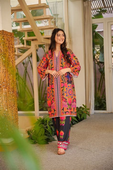 Open media 2 in modal