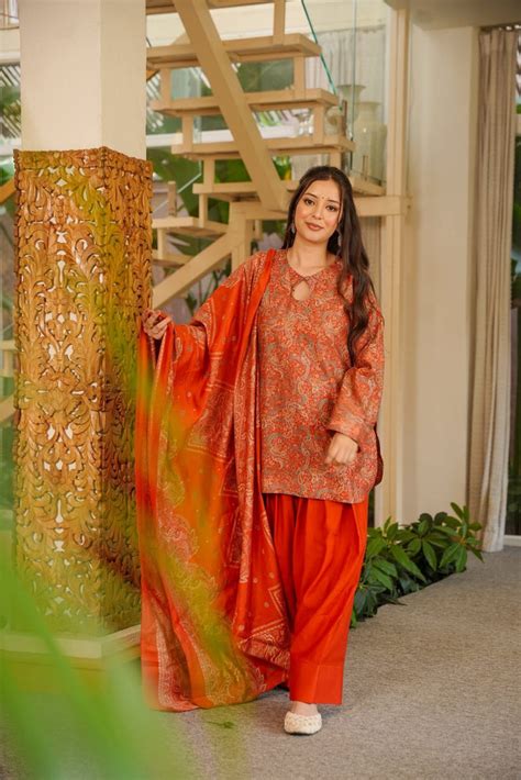 Open media 1 in modal