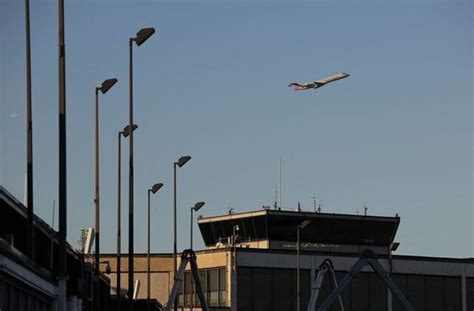Chicago Jet Fuel Tops $5 a Gallon, as Refiner Maintenance Adds to War ...