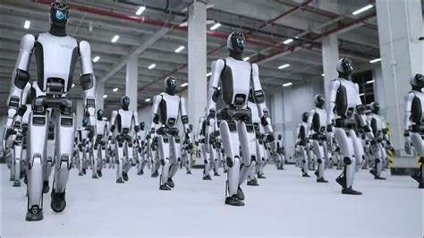 UBTech Walker S2 - YouTube