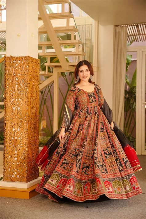 Open media 2 in modal