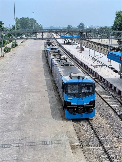 33819 Sealdah - Bangaon Local Train Schedule, Route & Running Status ...