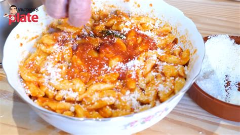 Italian chef cooks chicken pasta at home