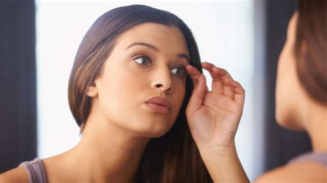 How Does Latisse For Eyebrow Growth Actually Work? Here's What To Know