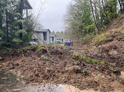Landslide prompts evacuation of Southwest Portland building ...