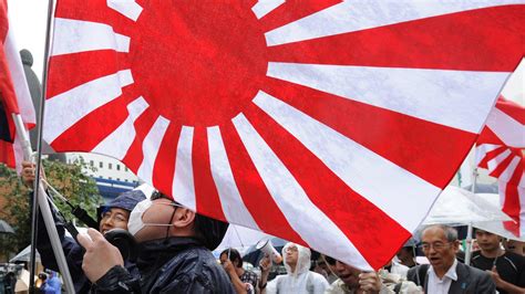 Japan-China: PM Abe offers 'remorse' but no WW2 apology - BBC News