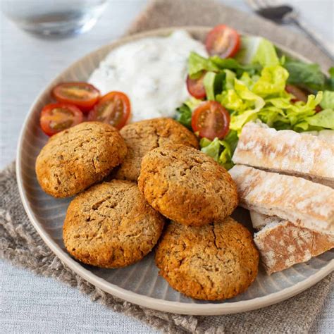 Easy Homemade Baked Falafel from "Easy Cheesy Vegetarian Recipes" and ...