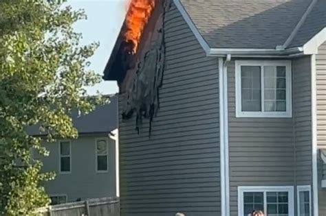Manhattan apartment building fire displaces 4 people, dog