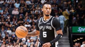 Spurs' Stephon Castle out 2-3 weeks with left hip flexor strain | NBA.com