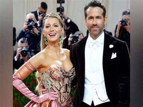 Ryan Reynolds ditches Blake Lively on the red carpet at the SXSW film ...