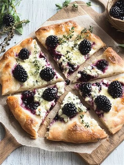 Quick Blackberry and Gorgonzola Flatbreads for Effortless Elegance ...