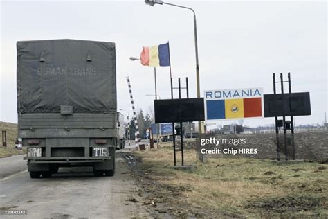 Hungarian Romanian border at Gyula in Hongrie on December 21, 1989 ...