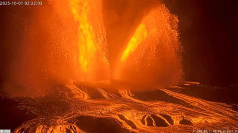 Kīlauea volcano erupts in Hawaii: Lava fountains soar over 1,300 feet ...