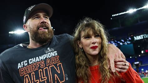 Taylor Swift twins with Travis Kelce as she finally arrives at Super ...