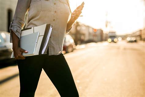 Business People Walking 的图像结果