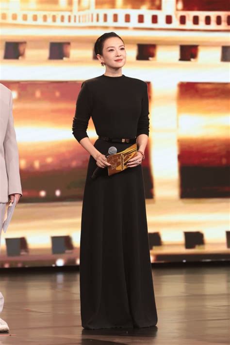 Actress Suffers Big Fall at Awards Show, Current Status Revealed Amid ...