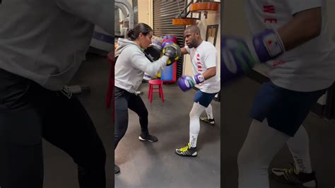 "He still got it!" Floyd Mayweather Jr. exquisitely executes pad work ...