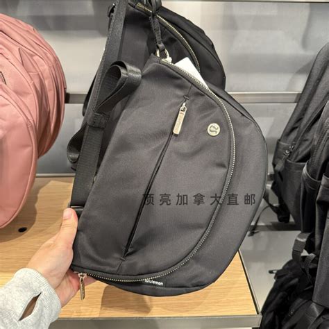 加拿大直邮lululemon All Night Festival Bag翻盖包斜挎包单肩-淘宝Taobao | 天猫Tmall