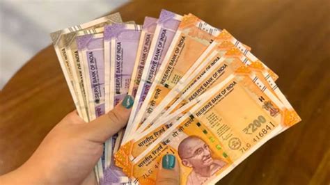 Rupee falls 10 paise to 95.29 against US dollar as crude oil prices rise