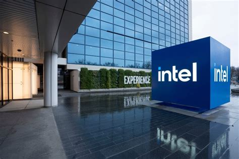 Intel Loses Server CPU Share to AMD and Arm: How Bad Is It?