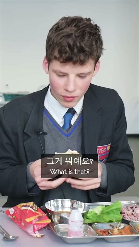 UK students try Korean fish-shaped ice cream for the first time!