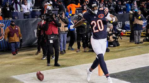 Bears WR Jahdae Walker shares DJ Moore's message after he was traded