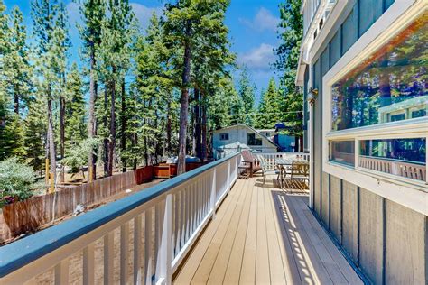 Luxury 5BR Mountainview | Fireplace | Balcony - Houses for Rent in ...