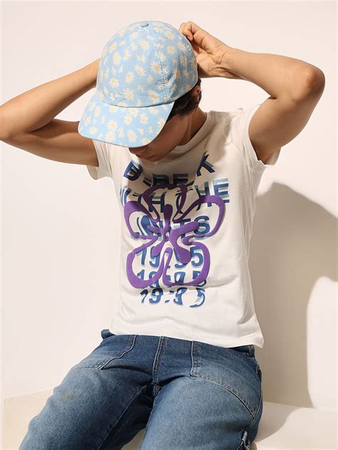 Buy White Tops, Pullover, T-shirts & Dresses Online - ONLY – Page 5