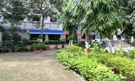 A Crack In Creation: Gene Editing and the Unthinkable Power to Control ...