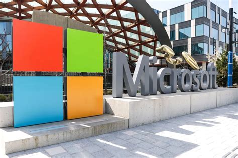 Thousands report issues with Microsoft Outlook email in apparent outage
