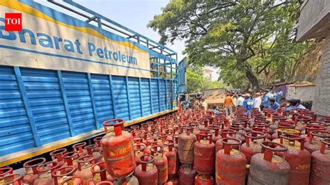 Pimpri Chinchwad police bust three illegal LPG transfer rackets | Pune ...