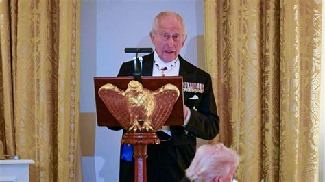 Charles III ironise en offrant un cadeau symbolique à Donald Trump : « Si vous avez besoin d’aide…