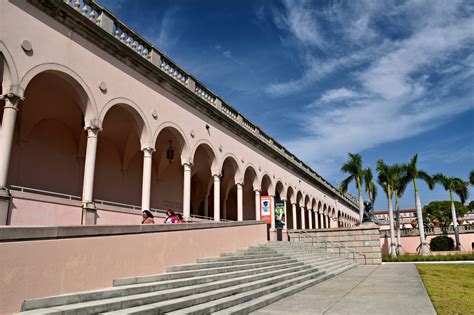 Spanish phrases for formal introductions | SpanishStep