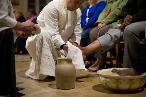 Maundy Thursday Eucharist, All Saints Church Leavesden, Watford, 2 ...