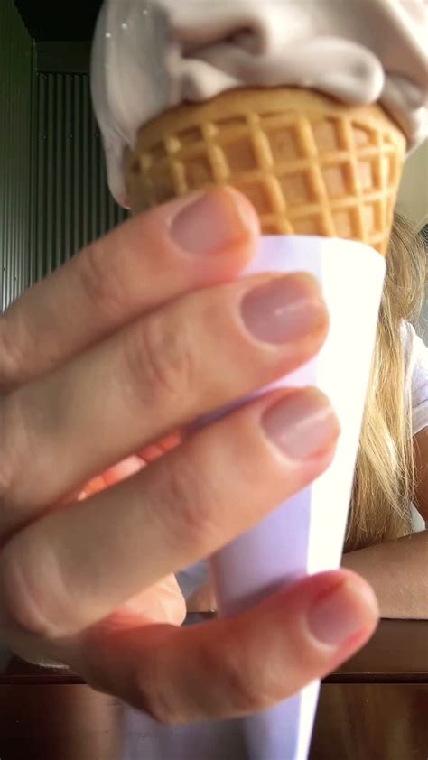 You must try this strawberry soft serve from Shaylee Strawberries 🍓 #shorts