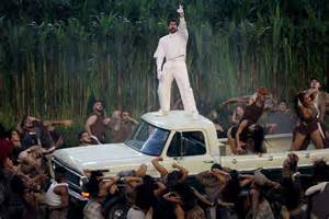 Bad Bunny gets final verdict from FCC over "inappropriate" Spanish ...