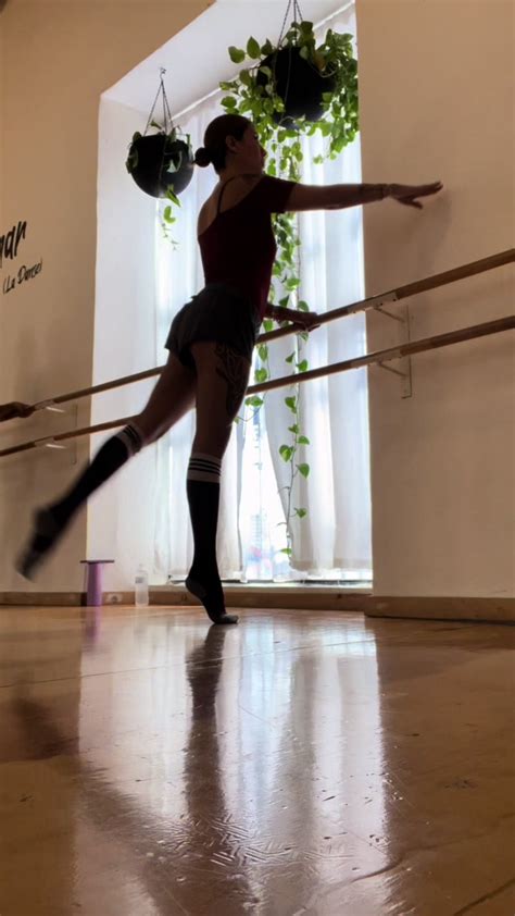 Cuando ya van 3 veces que explican la coreografia #ballet #dancer #bai ...