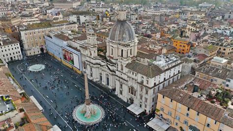 Drone tour of Rome’s historic Piazza Navona