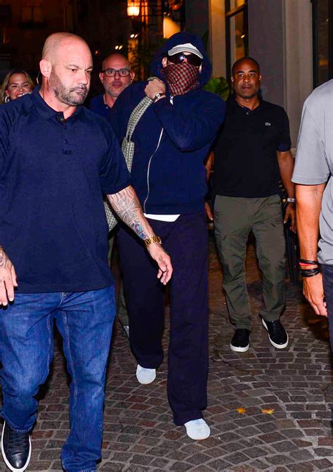 Bad Bunny and girlfriend Gabriela Berlingeri enjoy cozy dinner date in ...