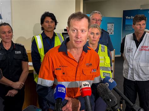 Geelong oil refinery fire live updates: Refinery hit by blaze says fuel production secure, gas ...