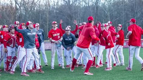 Pios Storm Back to Top UMass, 16-7 - Sacred Heart University