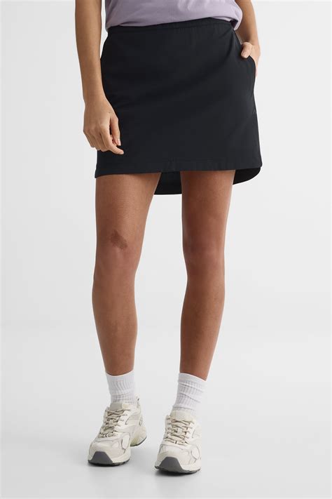 Wrinkle-resistant skort – Women - Black Mountain