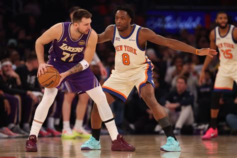 Prediction and betting odds for Lakers vs. Knicks