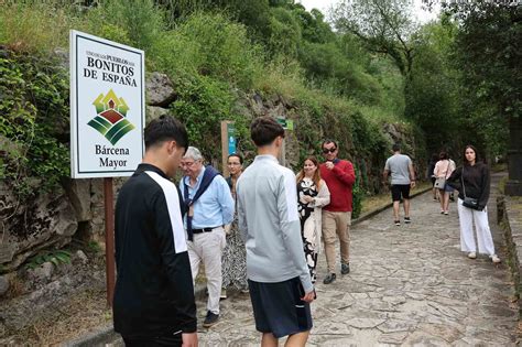 De paseo por Bárcena Mayor | El Diario Montañés