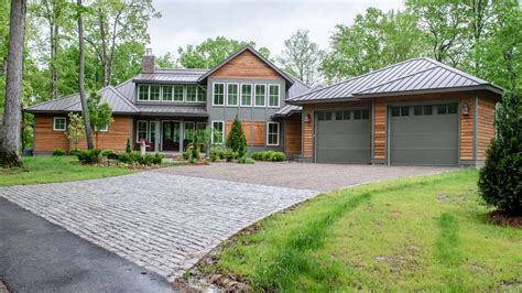 Low-country style home on Barren River Lake in Kentucky