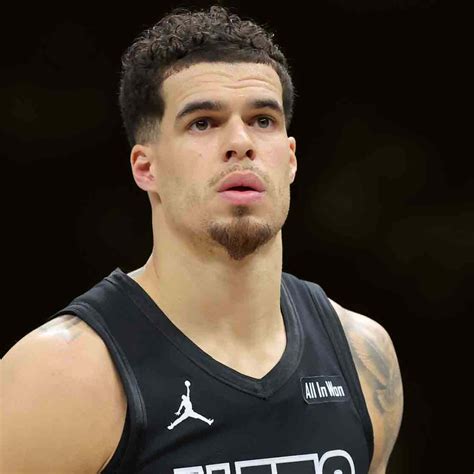 Body language expert says Luka was sad at the Lakers press conference ...