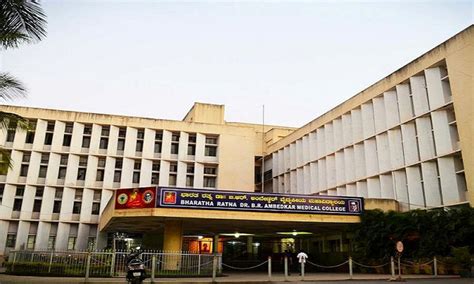 Top 20 Medical Colleges in Karnataka Latest List 2023 - College Chalo