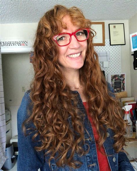 35 Gorgeous Wavy Hair with Bangs Ideas: Stay on Trend! - Hood MWR